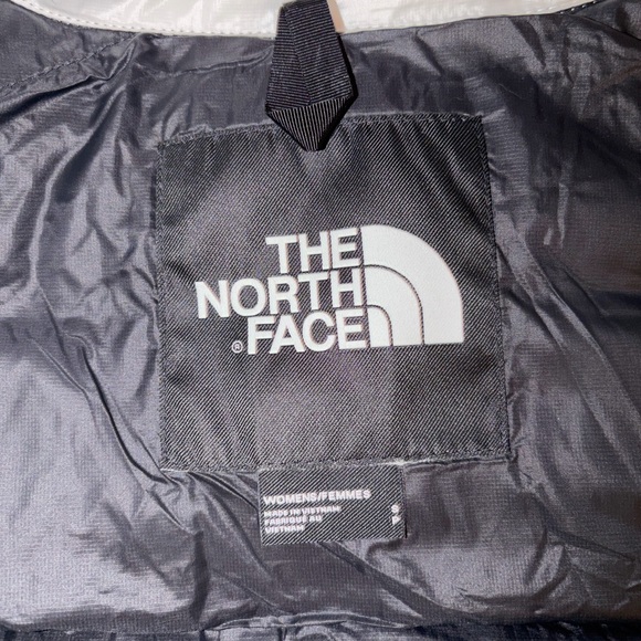 The North Face Nuptse Short Jacket - Picture 8 of 11